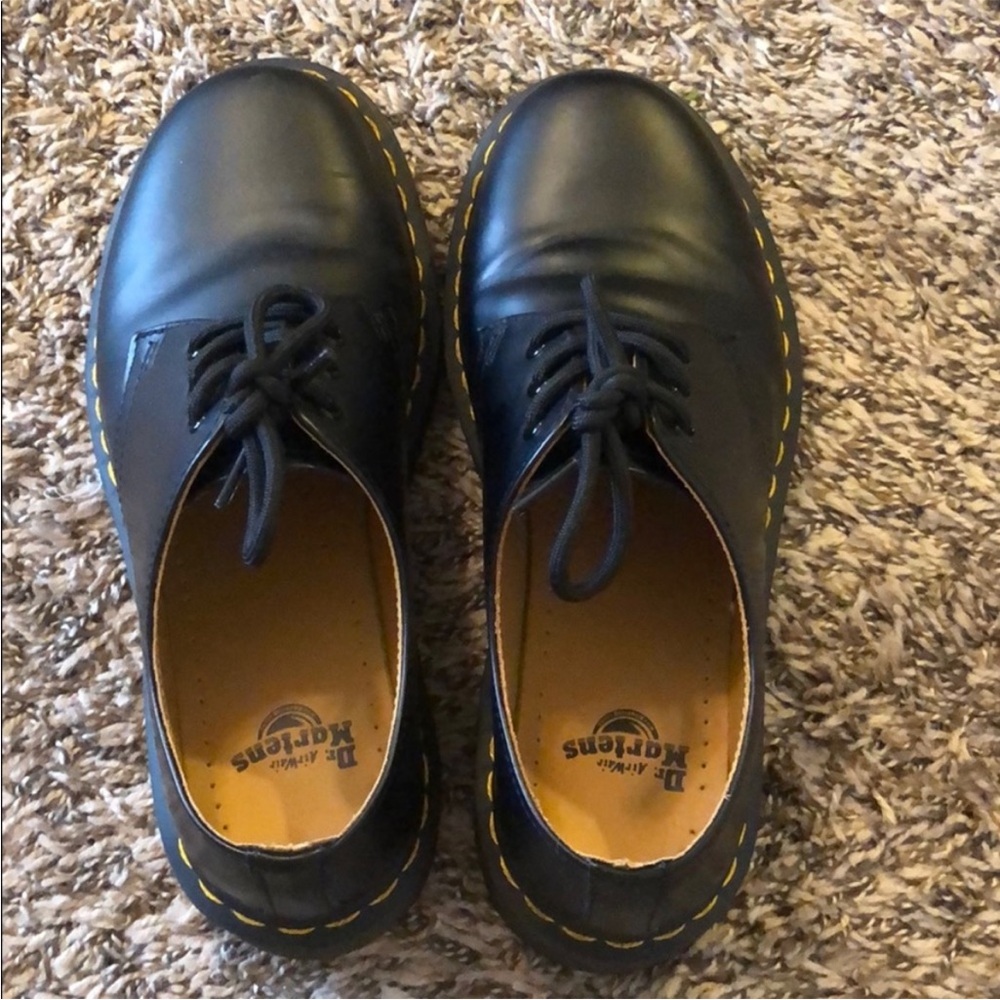 Low top Dr. Martens. Style 1461 vintage smooth